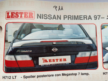Nissan Primera P11 4ajtós 1996-02 hátsó szárny spoiler lámpa hellyel H712LT