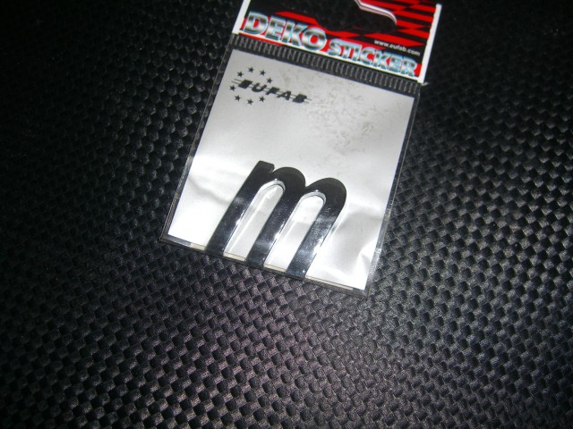„m” betű, kicsi öntapadós matrica