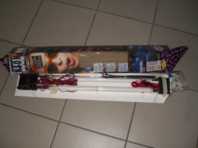 Beltéri neon 12V zölden világít 2 db 69 cm